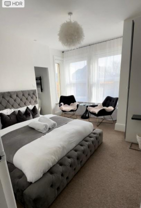 Seaside 5 min from beach ensuite room parking